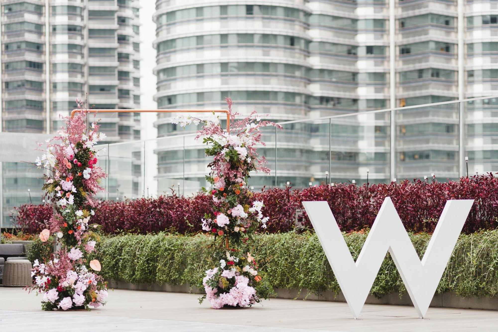 W Kuala Lumpur Hotel Bagian luar foto