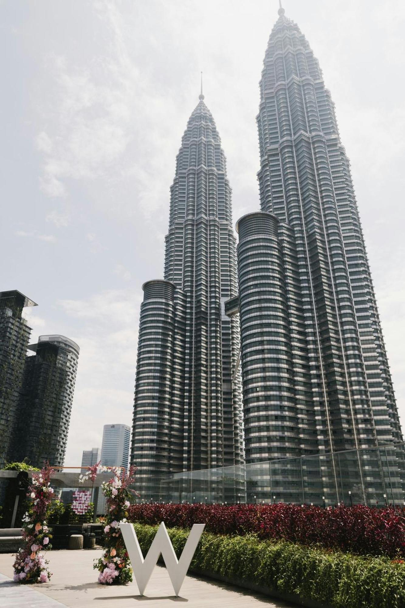 W Kuala Lumpur Hotel Bagian luar foto